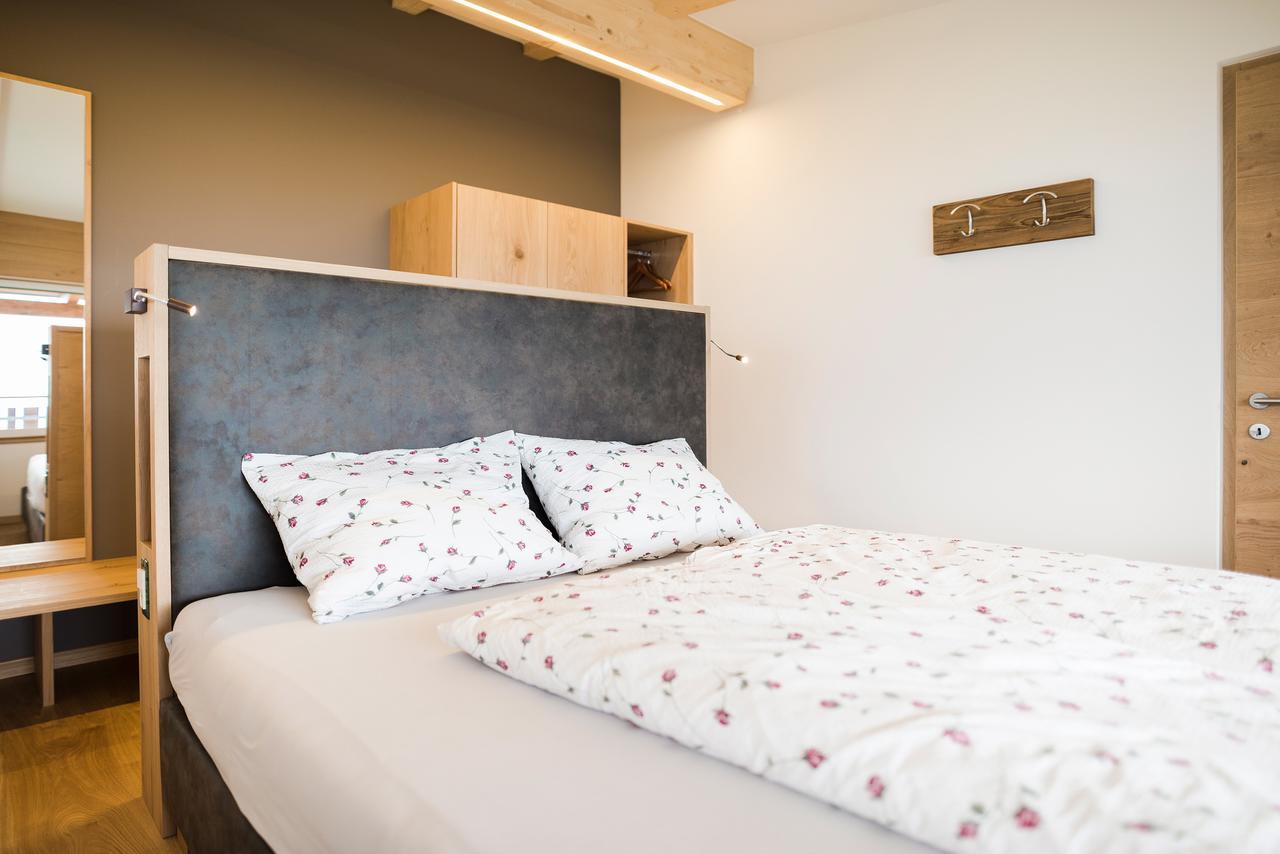 One-Bedroom Apartment,643382235:JPEG